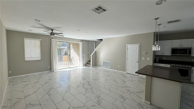 Photo - 11257 Rainbow Peak Ave Unidad 207