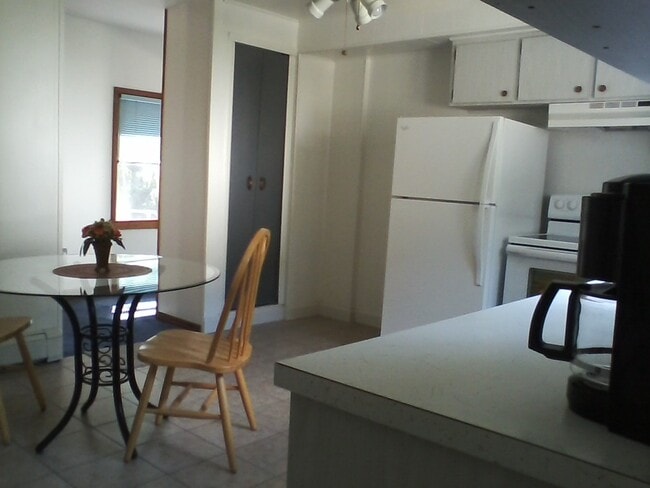 kitchen - 19 Siracusa Blvd Unit front