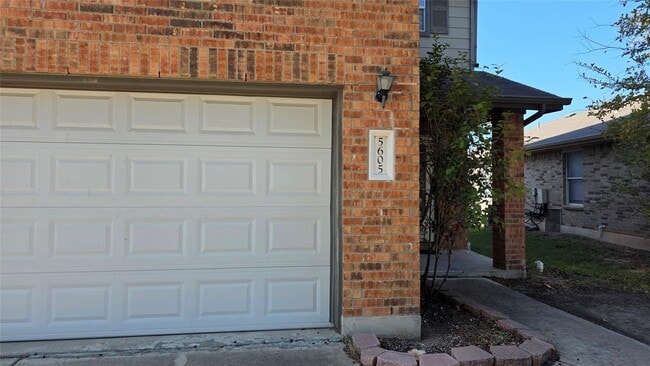 Photo - 5605 Clyde Ln