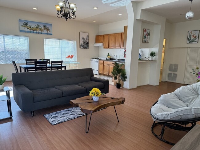 Photo - 1142 W 37th Pl