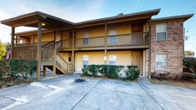 Building Photo - 895 Silverwood Unit 5