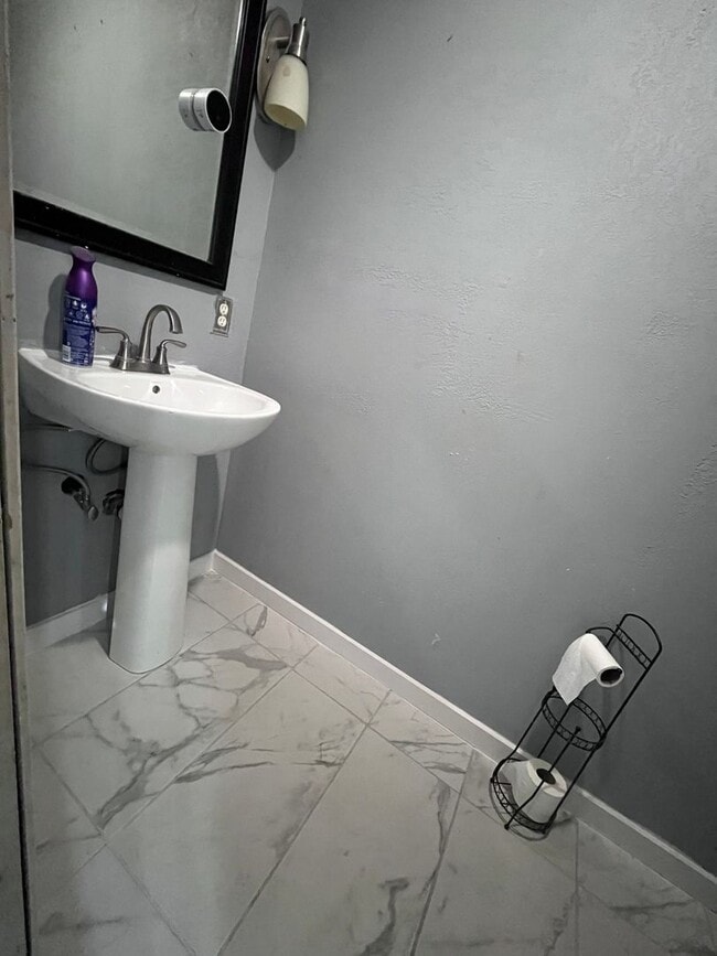 Photo - 122 N Plains Dr