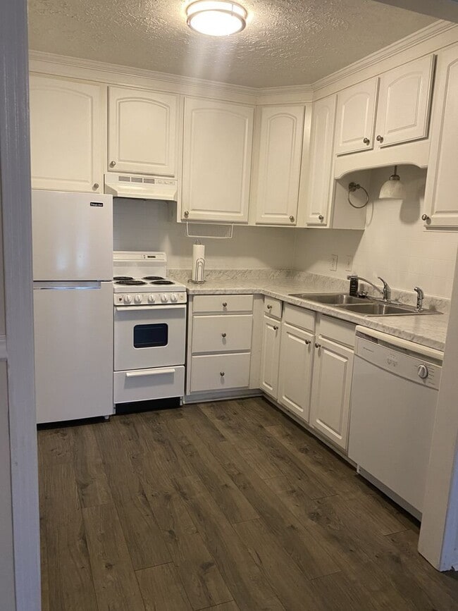 Photo - 1045 E 10th St Unit 1045 E 10th St 106