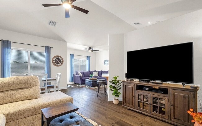 Photo - 320 S 70th St