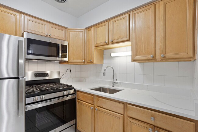 Photo - 6758 N Sheridan Rd