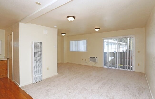 Photo - Twin Pines Manor Apartments