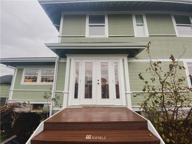 Photo - Spacious 5 Bedroom Home in Burlington - Av...