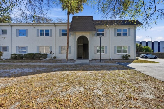 Building Photo - Beautiful Condo Located in Clearwater - Available Now!
