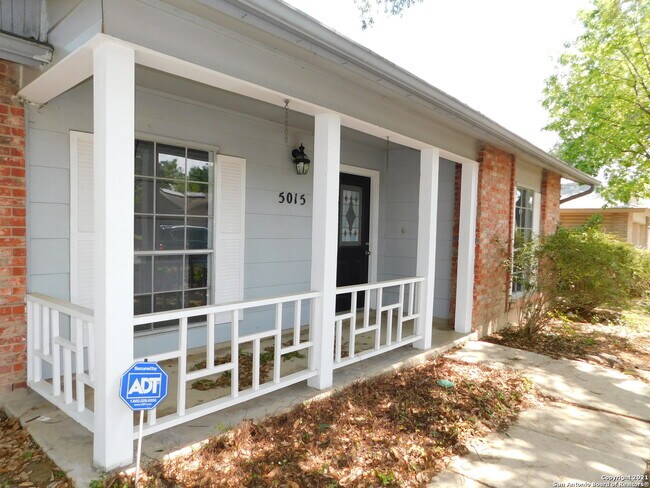 Photo - 5015 El Capitan St