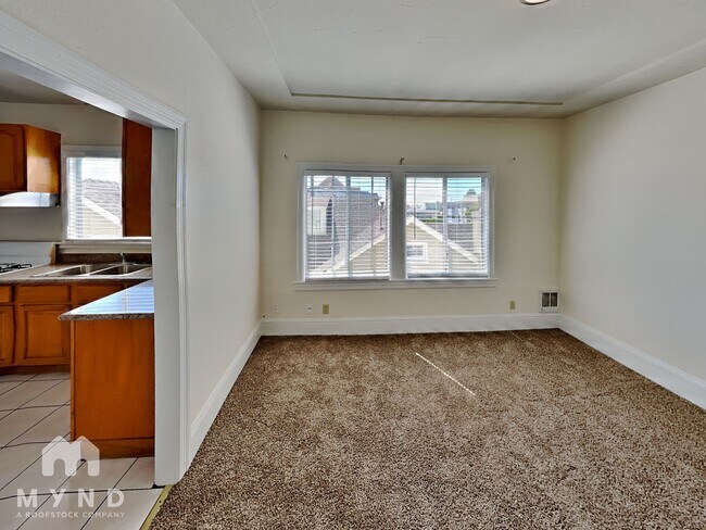 Photo - 1146 E 15th St Unidad B