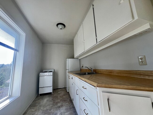 1407 Central Ave Unit Upper (Unit B)