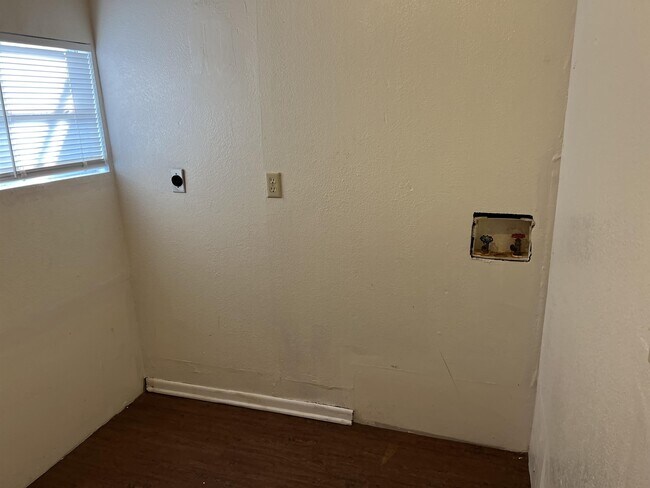 905 Sissom Rd Unit 1