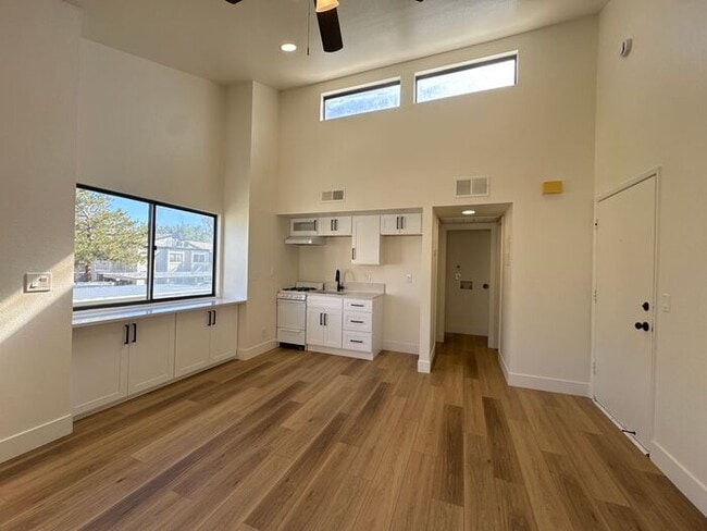 Photo - Newly Remodeled Studio in Sparks! Availabl...