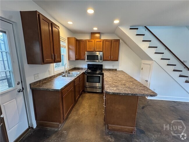 Building Photo - 1305 E Anderson St Rental