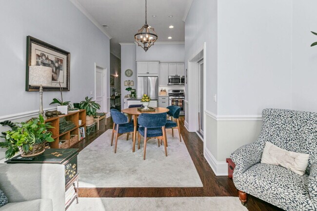 Photo - 922 W Dakin St Unit 1