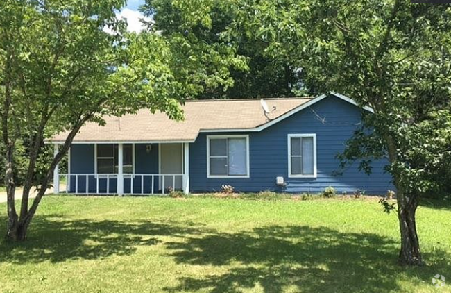 Building Photo - Newly renovated 3 bedroom, 2 bath ranch ho... Rental