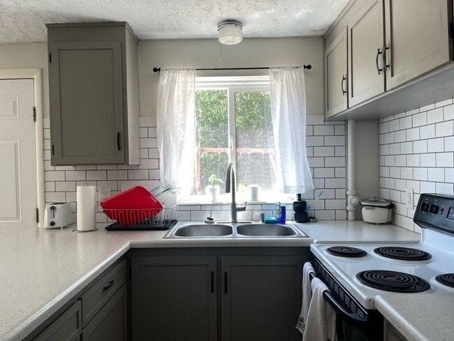 Photo - 4035 Brinker Ave