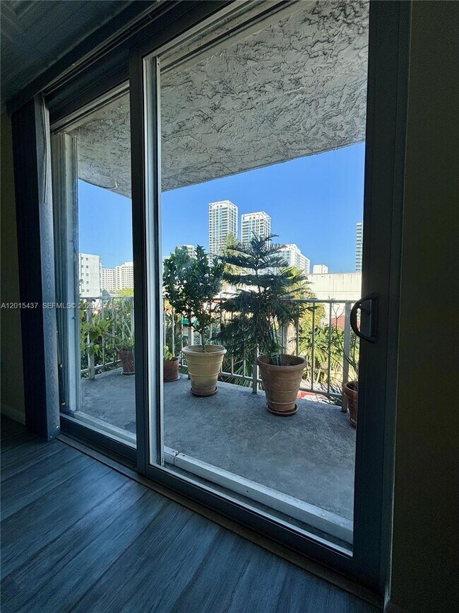 6801 Indian Creek Dr Unidad 402