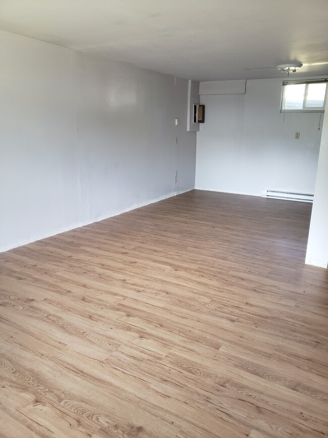 Photo - 420 SW Henry St Unit -