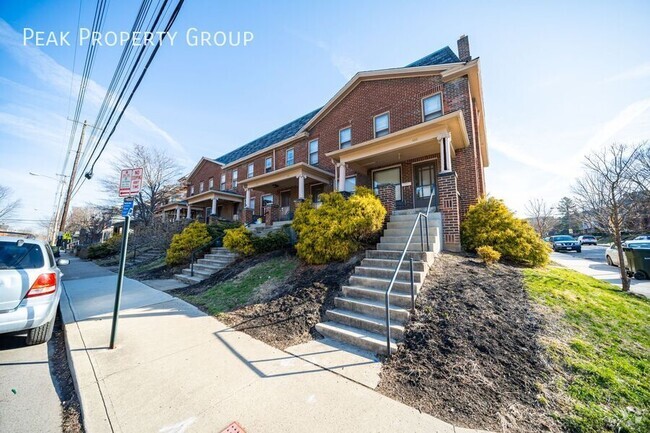 Building Photo - MOVE IN NOW! Newly Renovated Townhome! Loc...