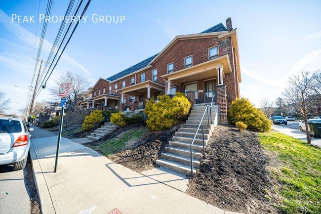 MOVE IN NOW! Newly Renovated Townhome! Loc... - MOVE IN NOW! Newly Renovated Townhome! Loc...