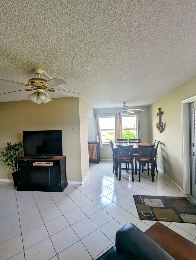 Photo - 105 Chatham E Unit 105 Chatham E