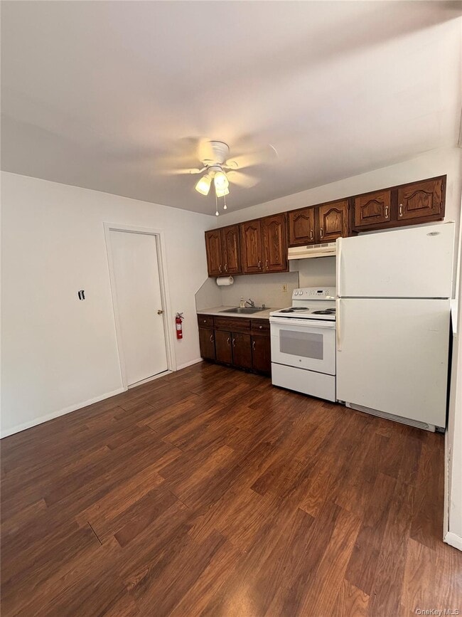 Photo - 994 Old Medford Ave