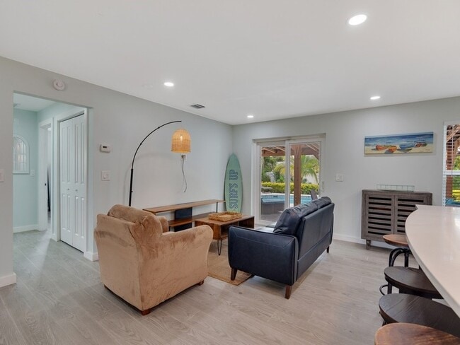 Photo - 606 Conn Way