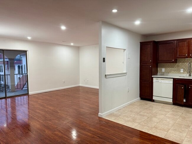 Photo - 685 Oak St Unit 12-11