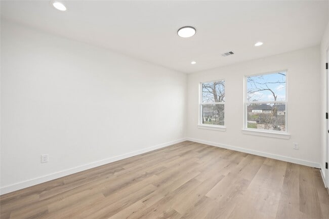 Photo - 7921 Bonaire St