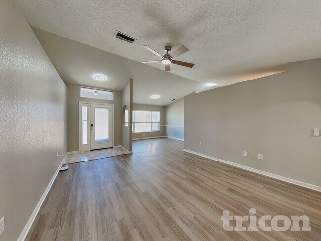 Photo - 3798 Fontainebleau St