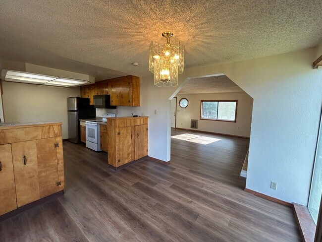 Photo - 913 Peters Pl SE Unit 3