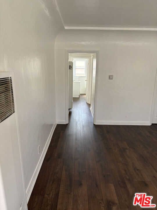 1052 W 60th Pl