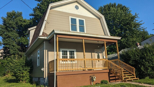 Building Photo - Updated 3br house!!