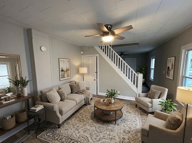 Building Photo - Renovated 3 Bed with parking! Eligible for $500 Security Deposit.