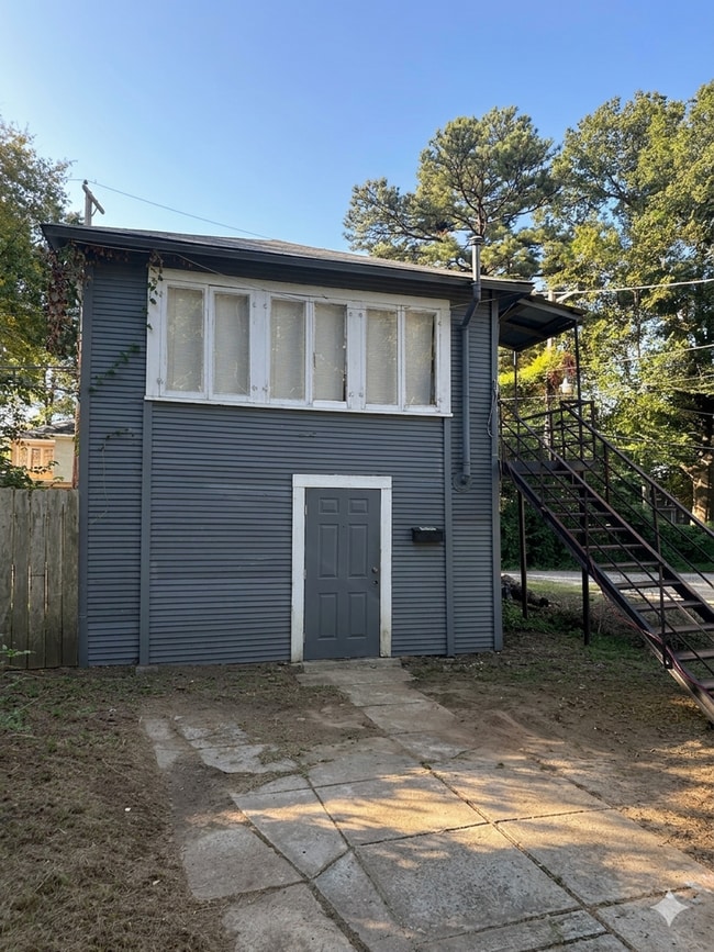 Building Photo - Affordable & Ultra-Clean Highland Studio Apartment