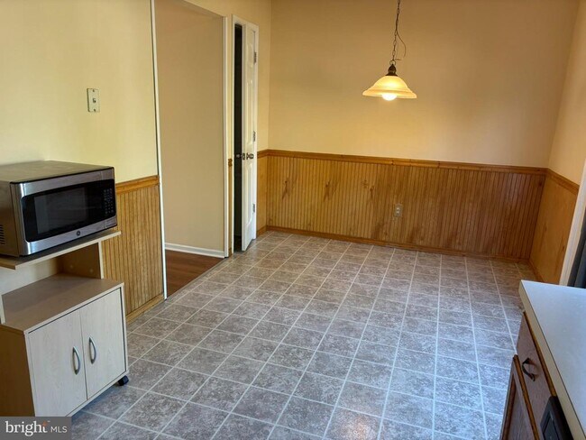 Photo - 272 Lexington Rd