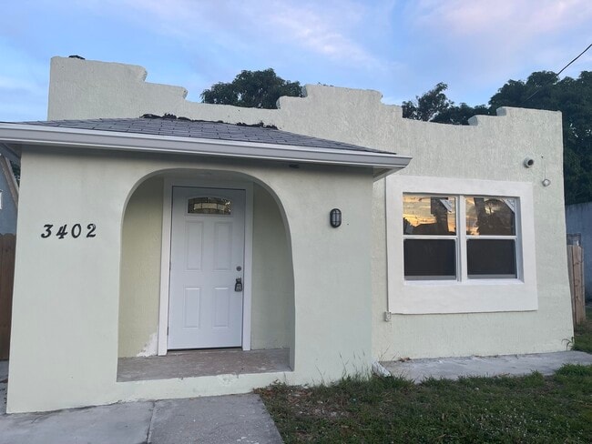 Building Photo - 3402 Greenwood Ave