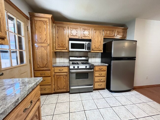 Photo - NW Norman 4-3-2 Executive Lease Home!