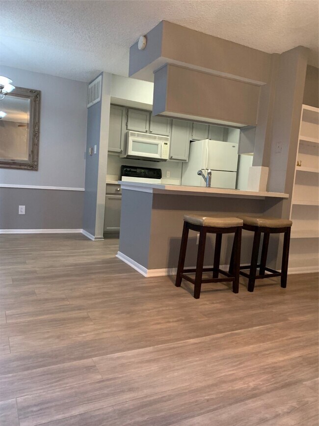 Photo - 11201 Lynbrook Dr Unidad True