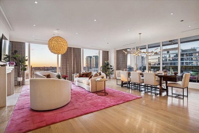 Photo - 9 W Walton St