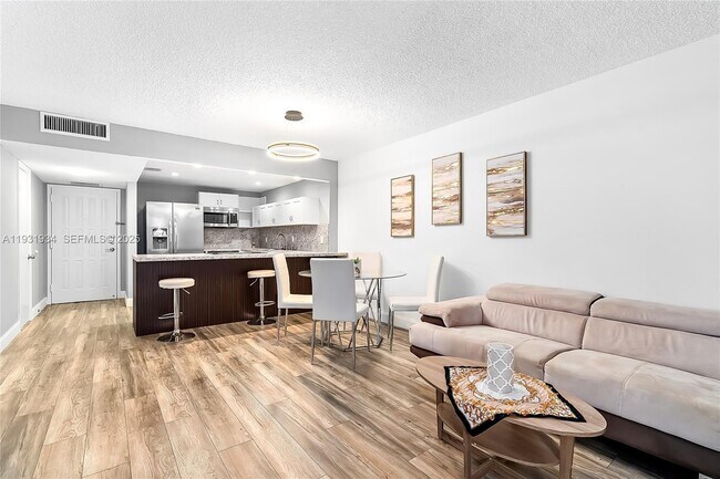 Photo - 400 Leslie Dr Unit 305