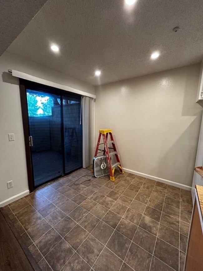 Photo - CivicCenter943 Unit A