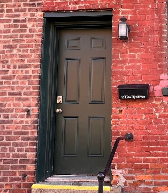 Building entrance - 16 Liberty St Unit Sunset View Apartment