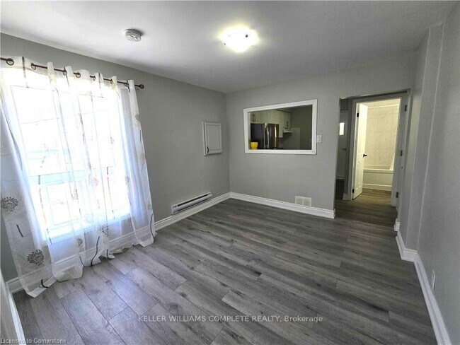 Photo - 300 Balmoral Av N Unité #4