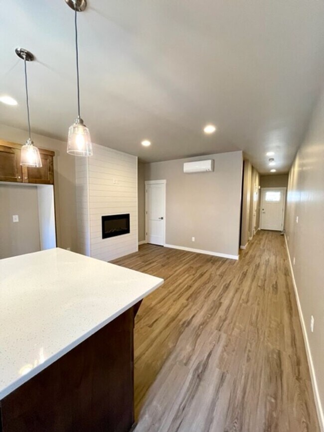 Photo - Jennifer Triplex - 61525-JENN-00 Unit #2