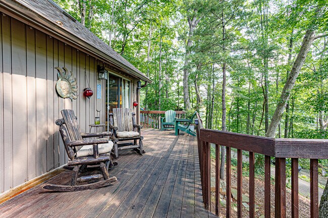 Photo - 208 W Lake Dr