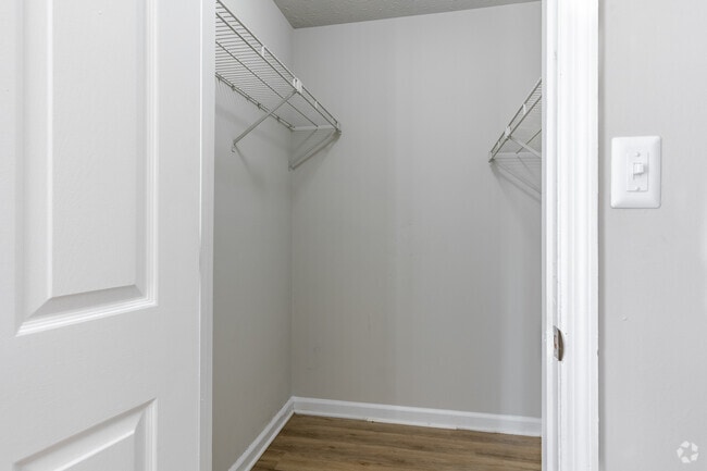 2BR, 2BA - 950SF - Downtown Athens Condos!