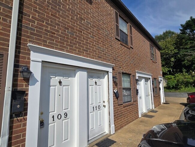 Photo - 3201 Chamberlayne Ave Unit 109
