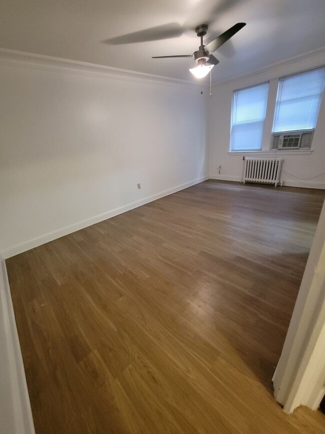 Photo - Thames Manor